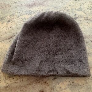 Barefoot dreams Cozy Gray/taupe  Beanie